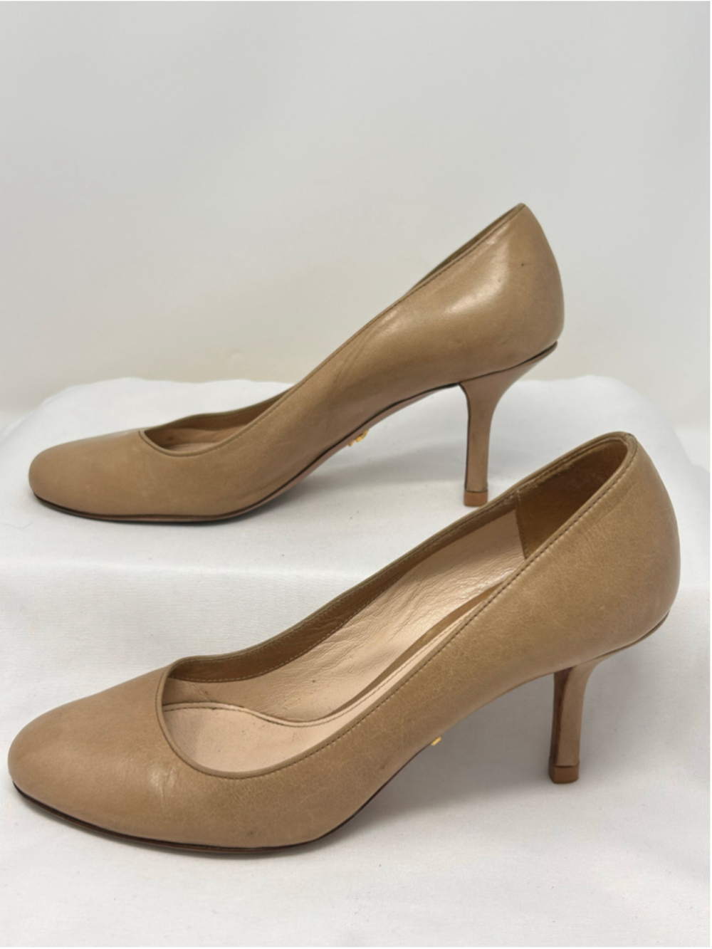 Prada Milano Tan Leather Pumps Size 35 Made in Italy 2.5” Heel